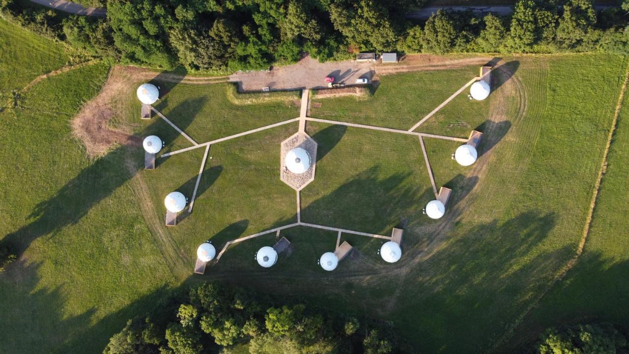 Dolny Kamenec Glamping Resort מראה חיצוני תמונה