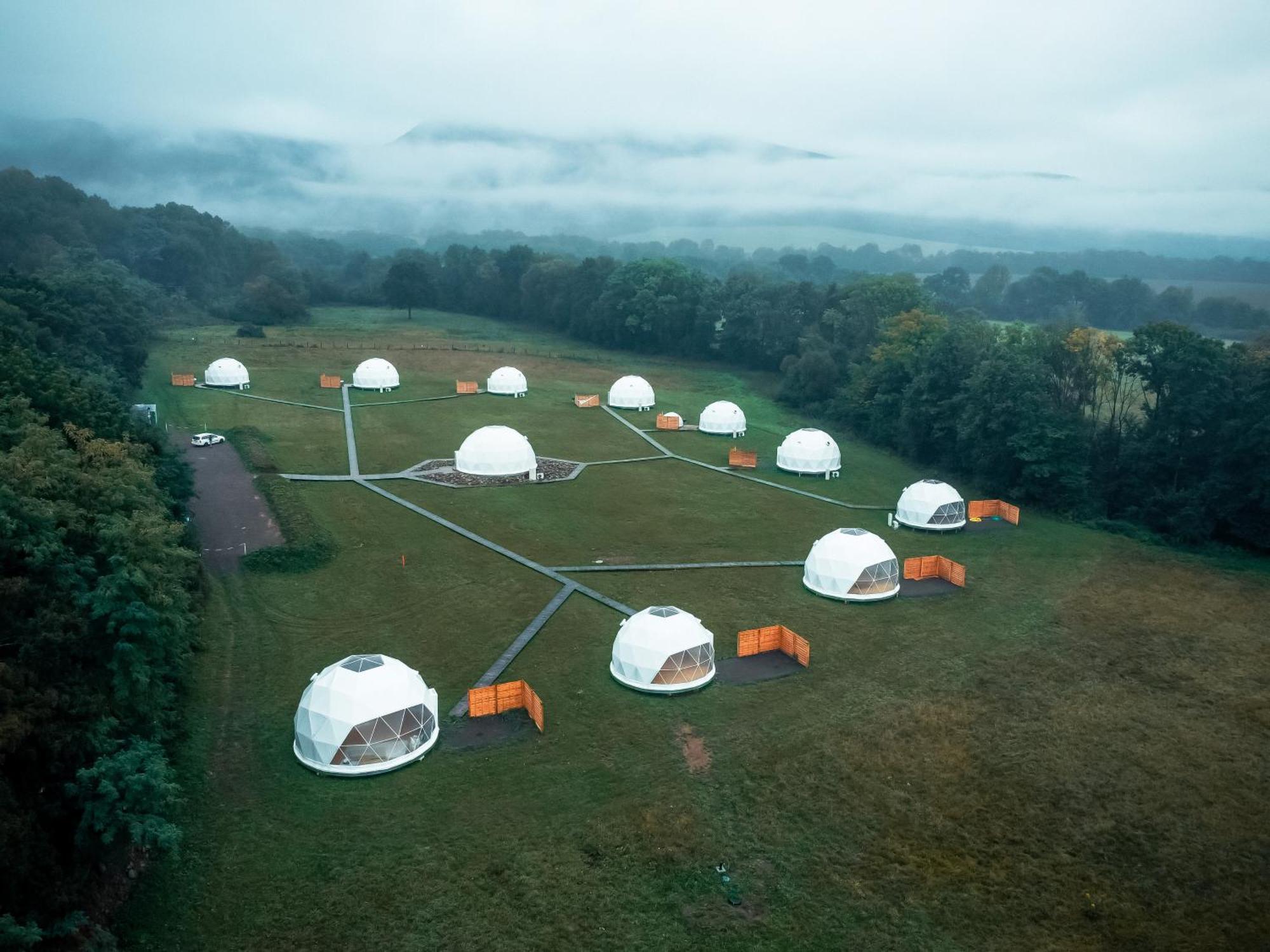 Dolny Kamenec Glamping Resort מראה חיצוני תמונה