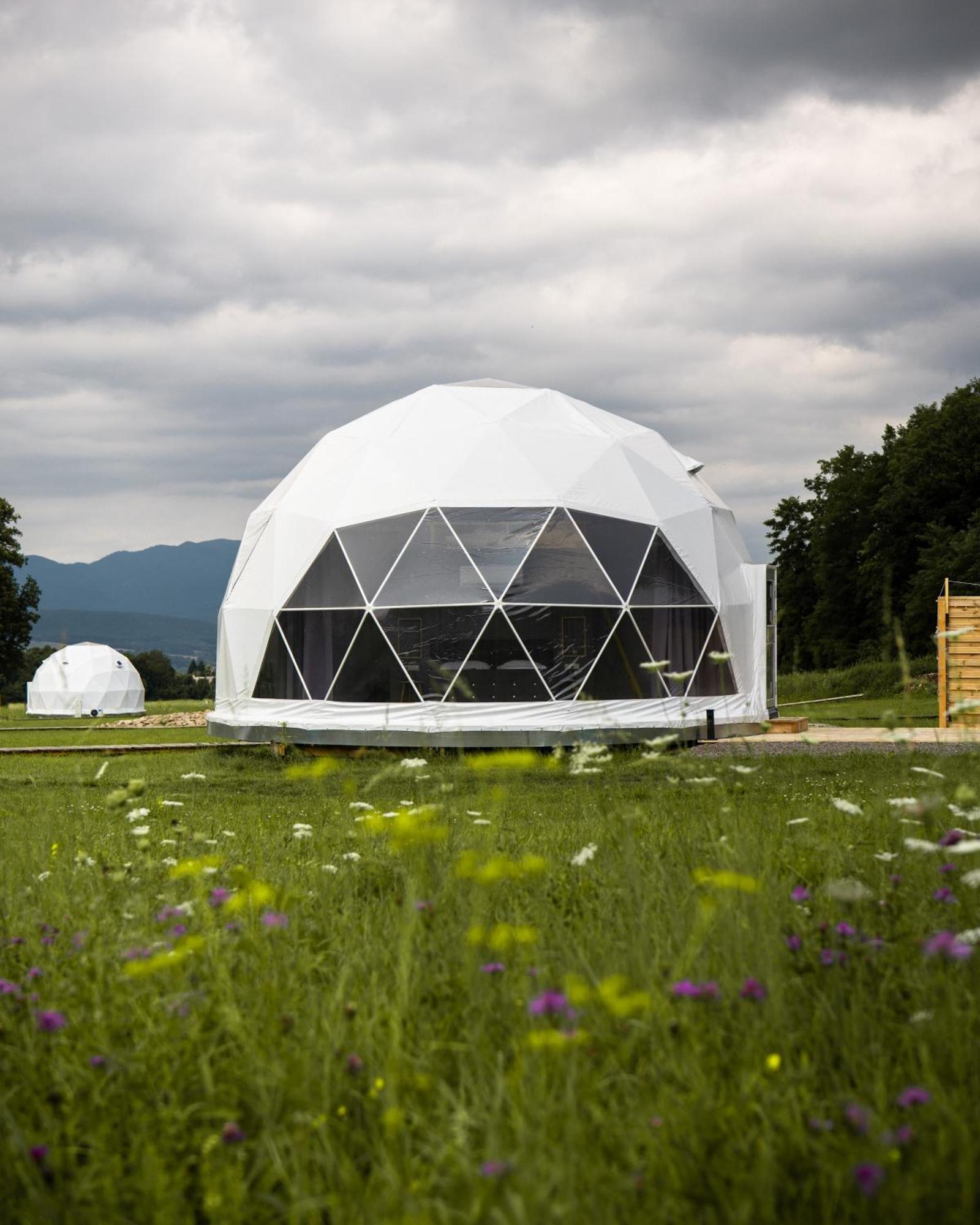 Dolny Kamenec Glamping Resort מראה חיצוני תמונה