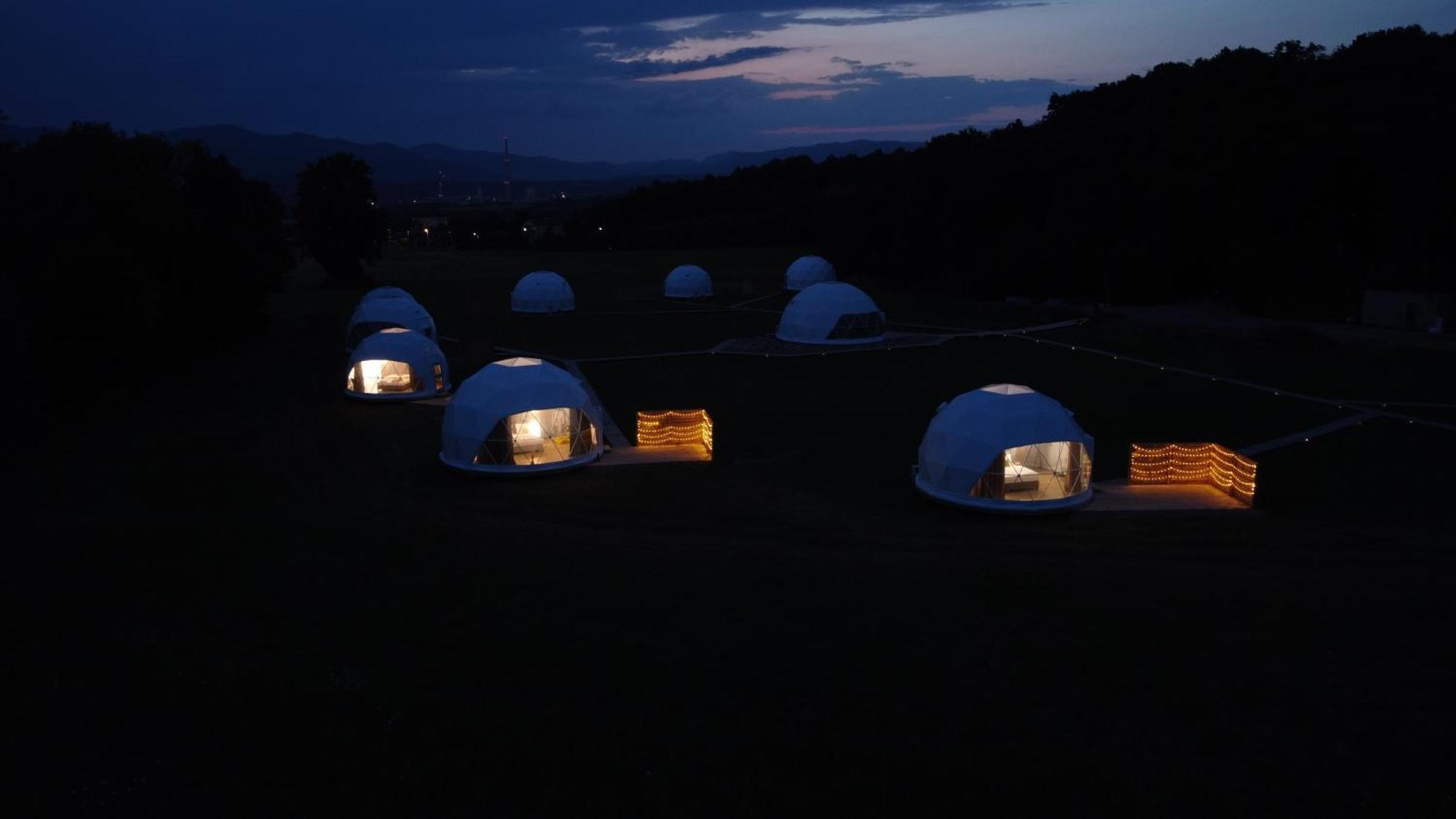 Dolny Kamenec Glamping Resort מראה חיצוני תמונה