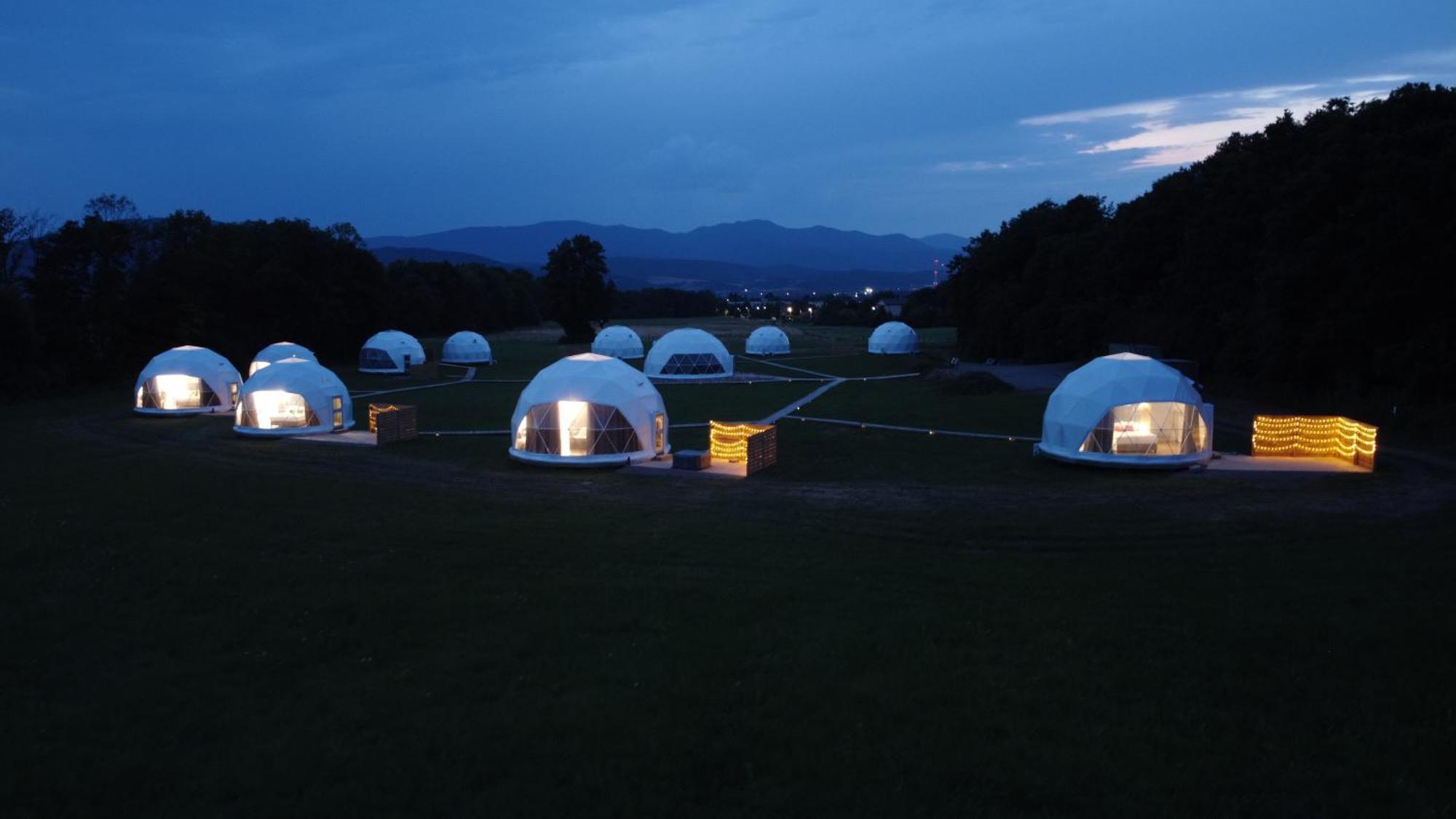 Dolny Kamenec Glamping Resort מראה חיצוני תמונה