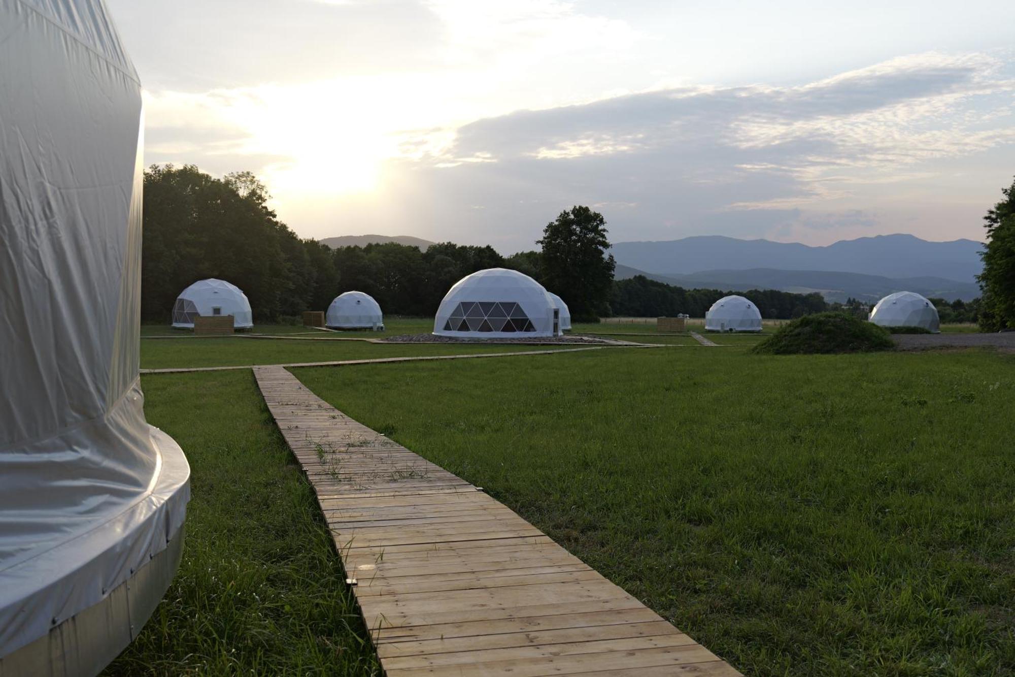 Dolny Kamenec Glamping Resort מראה חיצוני תמונה