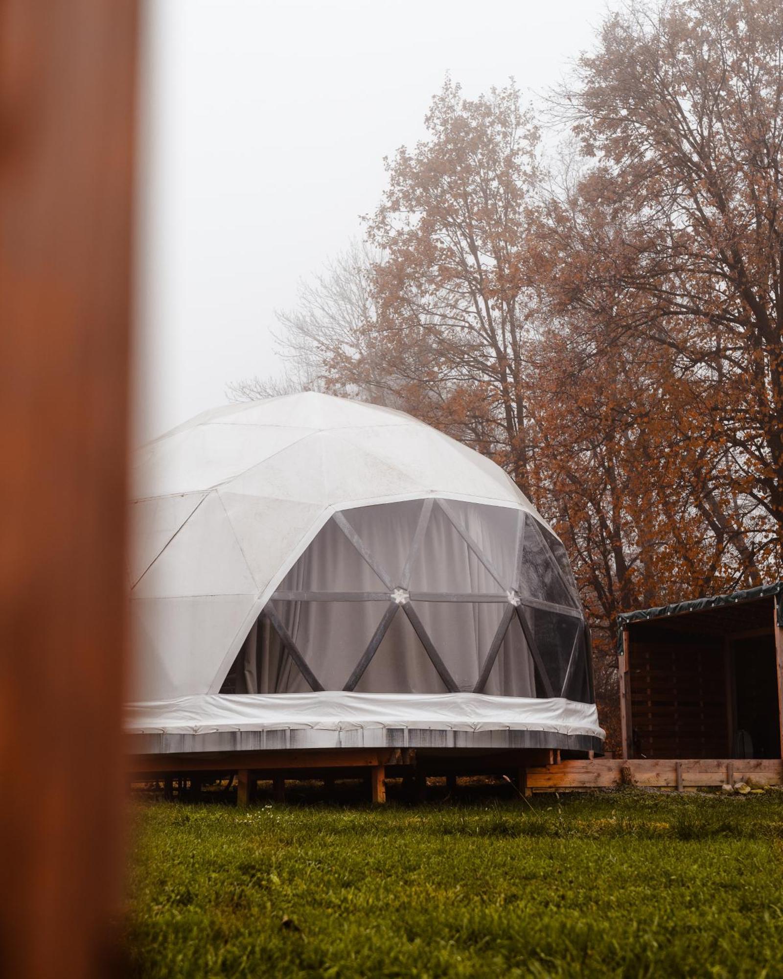 Dolny Kamenec Glamping Resort מראה חיצוני תמונה